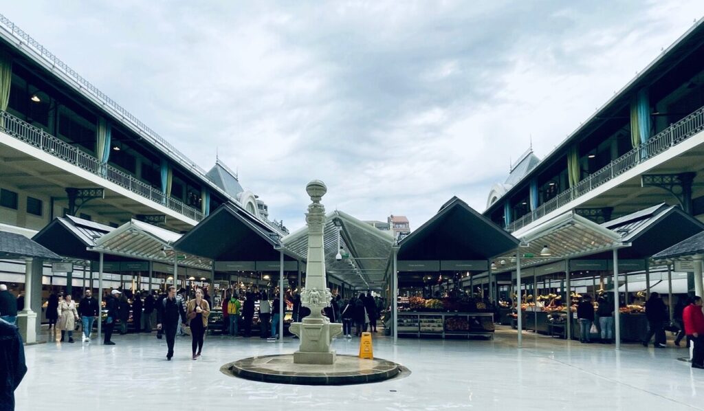 Mercado do Bolhão market