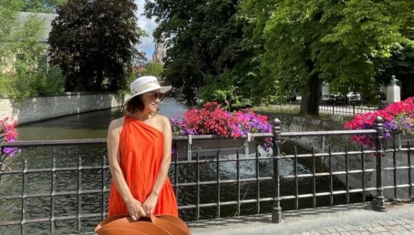 By the canals of Bruges 在布鲁日运河边