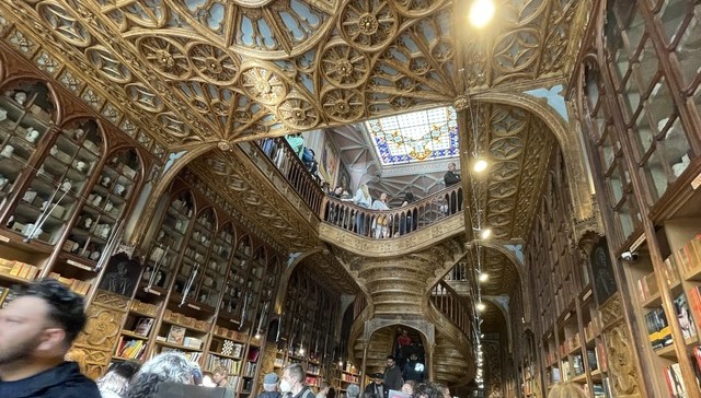 Livraria Lello Bookstore