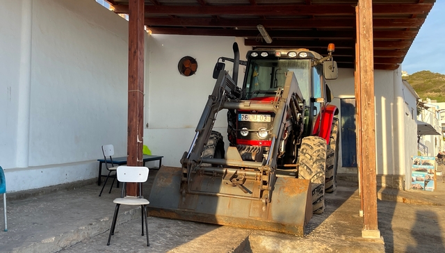 Salema beach tractor