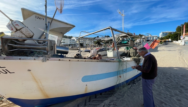 Salema beach fisherman mending nets