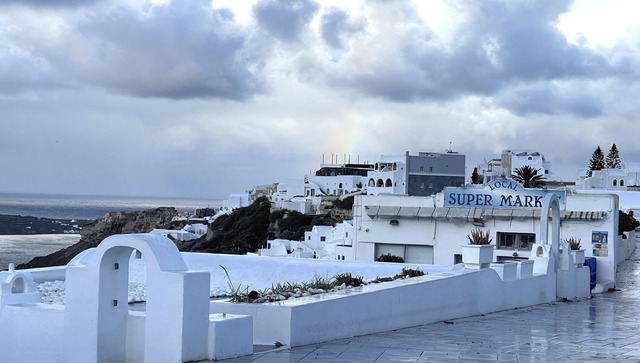 Oia walk along the coastal path