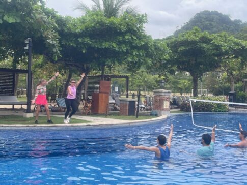 Los Suenos Marriott Ocean & Golf Resort - poolside dance