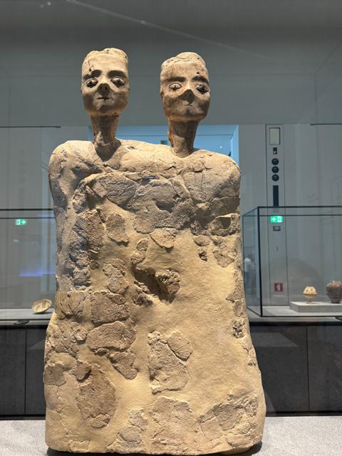 two-headed statue from Jordan 约旦的双头人