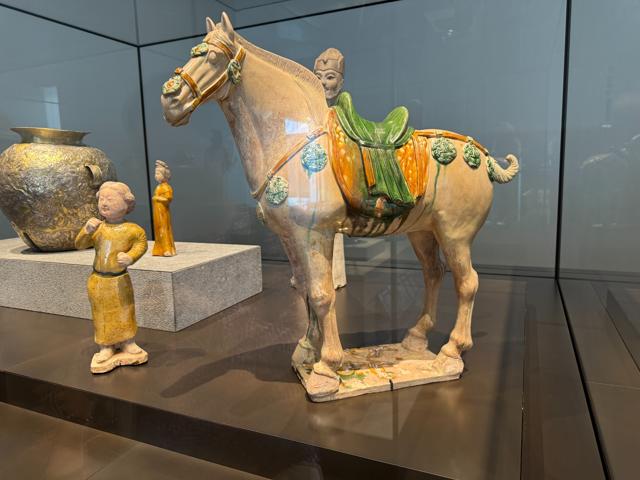 Glazed Tang dynasty figurines from China　中国唐三彩