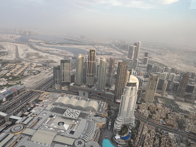 City View from the Top of Burj Khalifa 从塔顶俯瞰迪拜城市