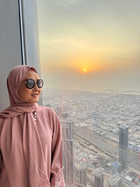 Burj Khalifa Gazing at the Sunset 日落之时的凝望