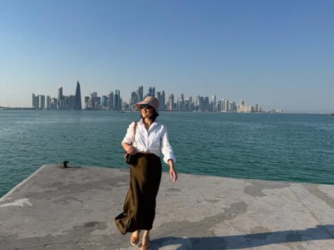 Doha Corniche Seaside Portrait with West Bay Skyline多哈滨海大道海边留影与西湾天际线