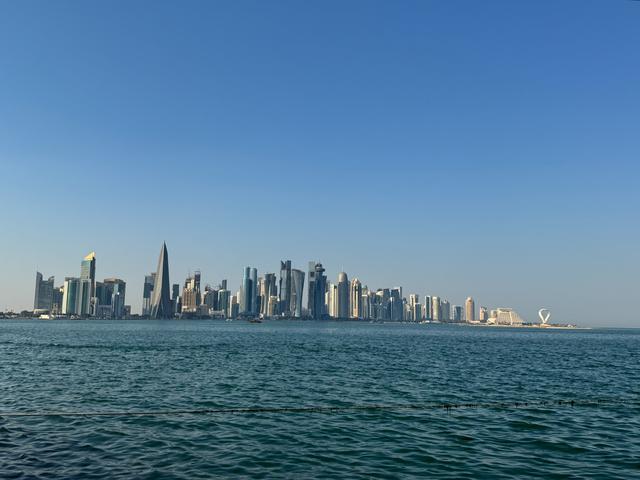 Doha West Bay Skyline View Across the Sea in Afternoon Light多哈西湾天际线下午阳光下的海景