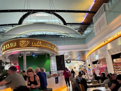 Muscat Airport Food Court Seating Area马斯喀特机场美食广场座位区