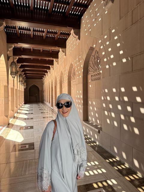 Muscat Grand Mosque Hallway Light and Shadow马斯喀特 大清真寺 光影长廊留影