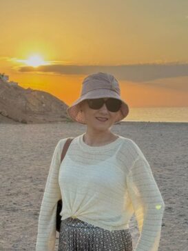 Muscat-Qurum Beach-Sunset Portrait马斯喀特古鲁姆海滩夕阳下的人像