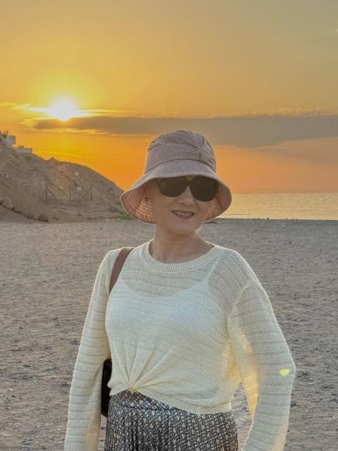 Muscat-Qurum Beach-Sunset Portrait马斯喀特古鲁姆海滩夕阳下的人像