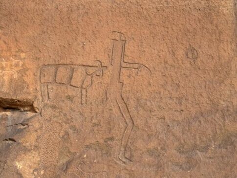 Jabal Umm Sinman Rock Art - human and cow 贾巴尔·乌姆·辛曼岩石艺术 - 人与牛