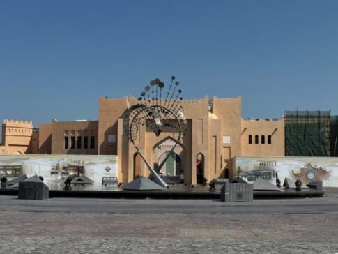Doha Katara Gate And Fountain 多哈卡塔拉文化村大门与喷泉