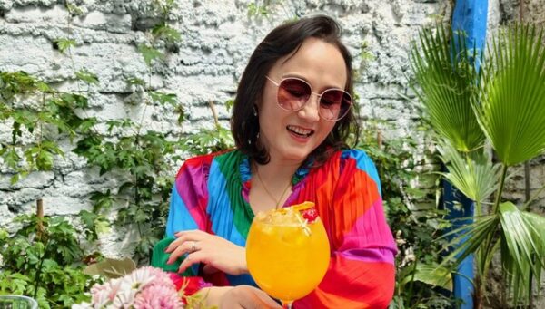 Lunch at a Local Restaurant 当地餐馆午餐