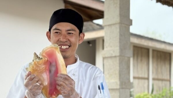Conch salad making
